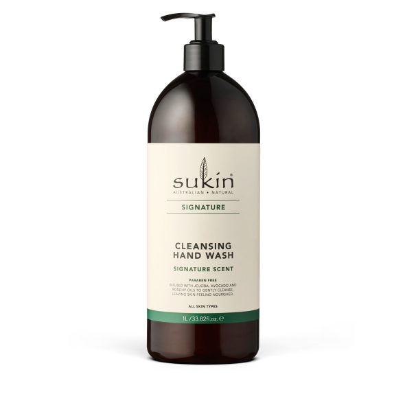 Viser en pumpeflaske med Sukin Cleansing Hand Wash 1 liter