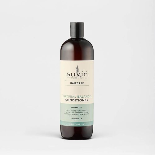 Viser balsam flaske med Natural Balance Conditioner fra Sukin
