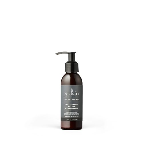 Viser praktisk pumpeflaske med Mattifying Facial Moisturiser fra Sukin