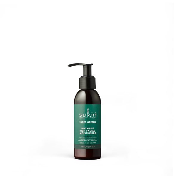 Viser praktisk pumpeflaske med Nutrient Rich Facial Moisturiser fra Sukin